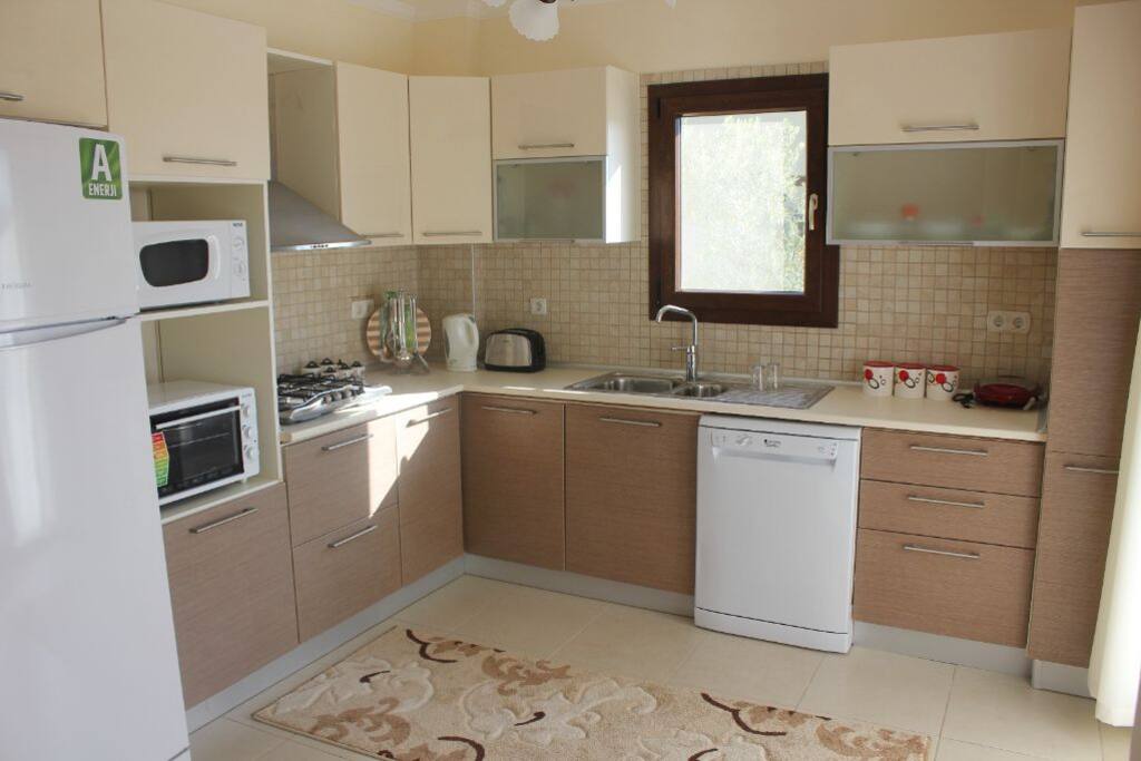 büyük mutfaklı kiralık villa