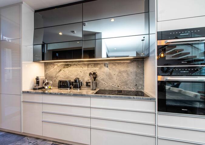 Upmarket Duplex Unit in the Heart of Sea Point (1) gallery image 5