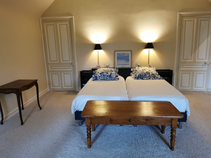 ห้องนอนเลอ โคลส์ เลขที่ 1: เตียงเดี่ยว 2 เตียงหรือเตียงคิงไซส์ 1 เตียง