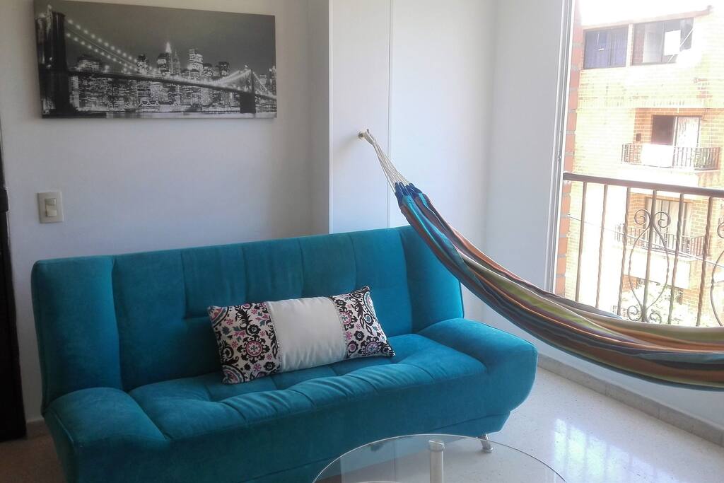 Living room for 7 people comfortably, TV, wifi y sonido
Sala de estar espaciosa