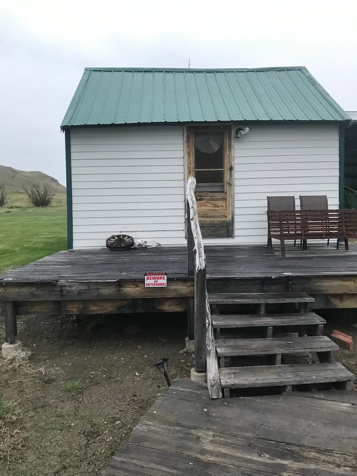 Close to the parks, Bunkhouse near Great Falls.