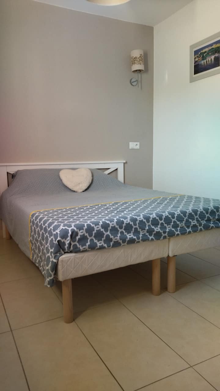 საძინებელი 1