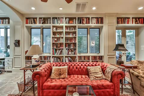 Popular Airbnb listing: Artist's Library with a Private Swimming Pool in Afton Oaks / River Oaks Area