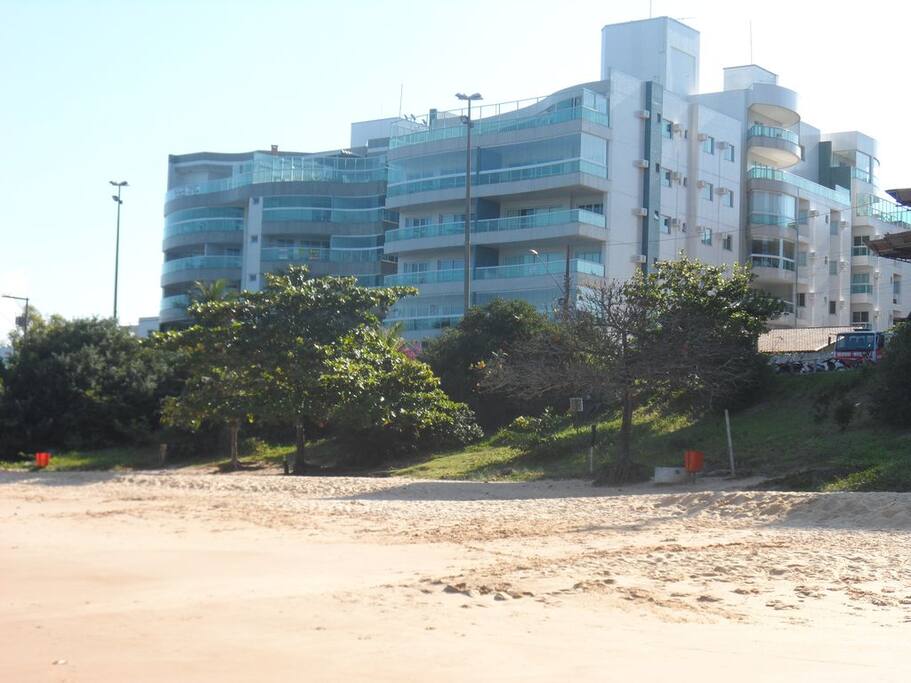 prédio de frente para as melhores praias