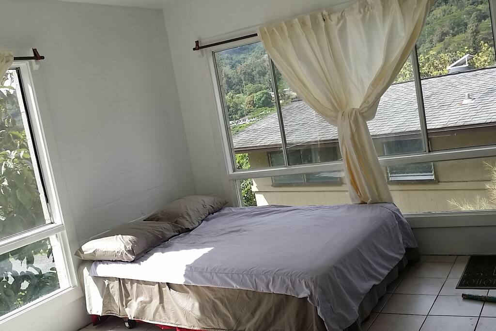 No.3 queen bed in living room