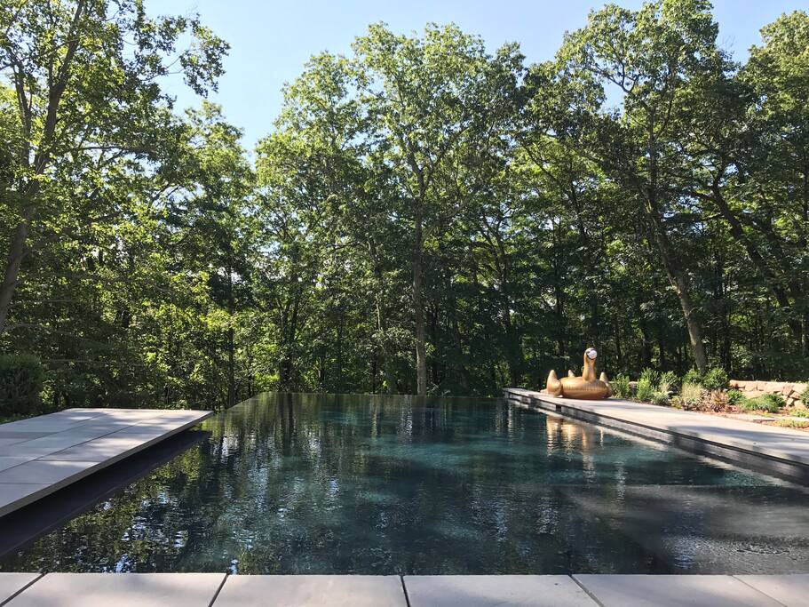 Infinity pool