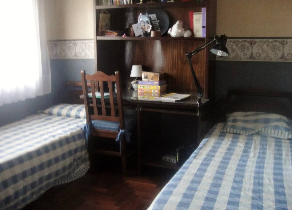 cuarto c dos camas de una plaza