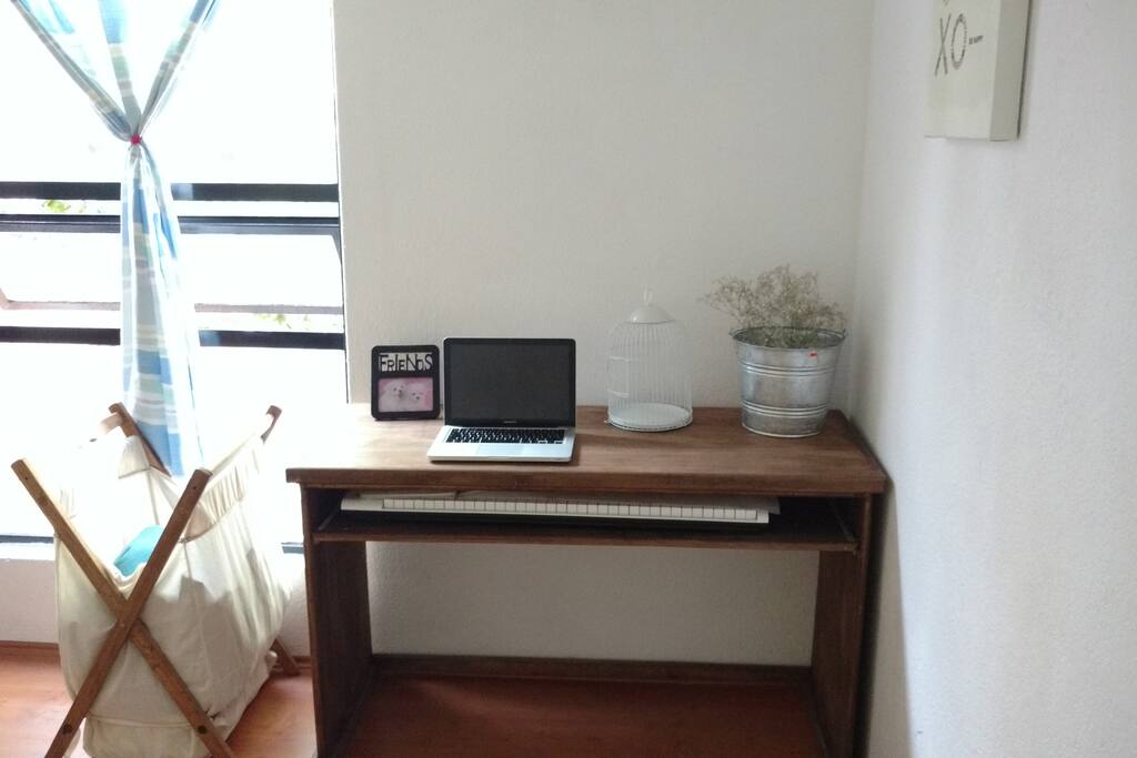 you have a desk and a tv 46" where you can connect your laptop.