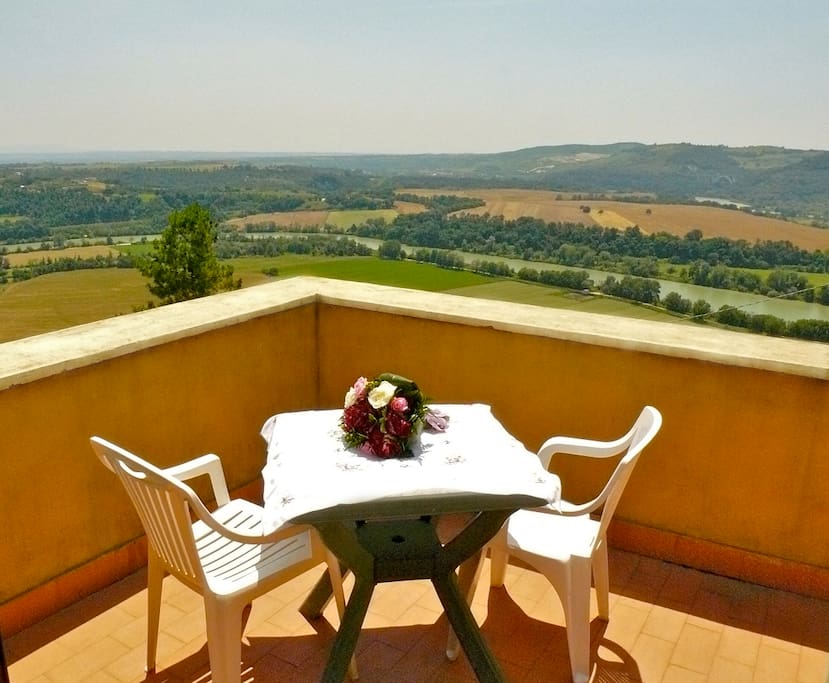 Il balcone con vista in direzione Roma