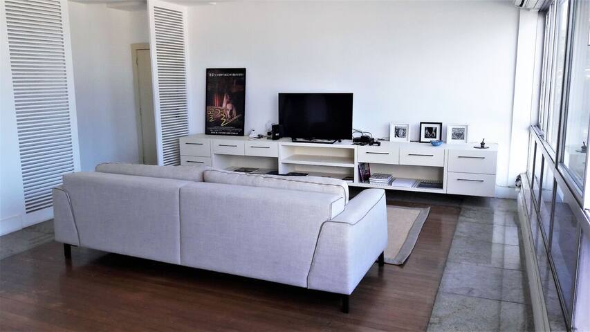 Sublim 3 bedrooms in front of Leme beach gallery image 2