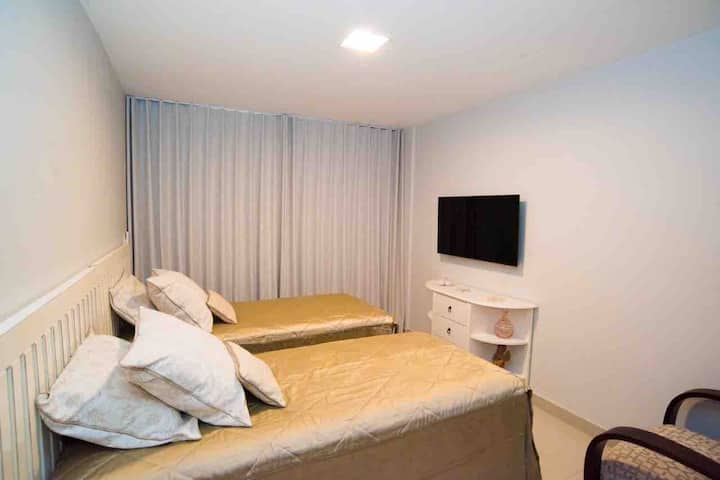 Apartmán s oddelenými posteľami alebo z nich môžete urobiť manželskú posteľ.