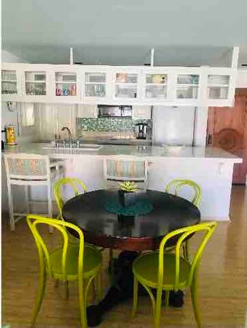 Hamilton Cove 2 Bedroom w/ golf cart and views gallery image 4