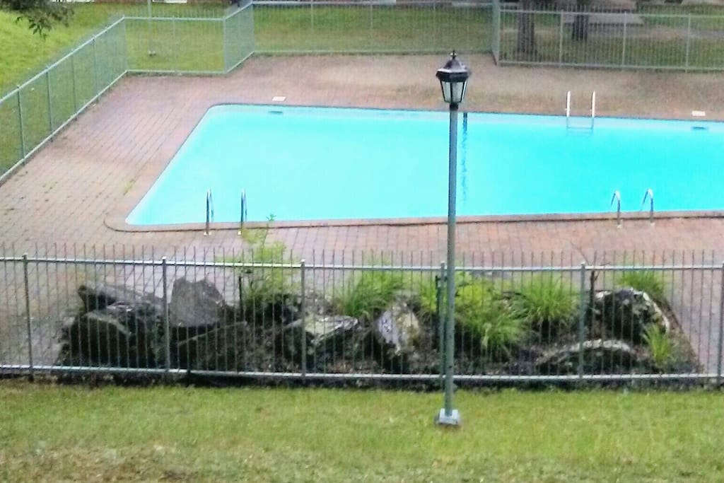 Pool 7 days a week
Monday to friday
1pm to 8pm
Saturday to Sunday
10:30am to 8pm
