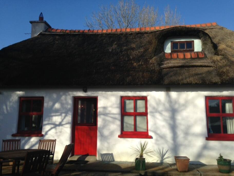 Thatch Cottage in West Cork Houses for Rent in Skibbereen, County