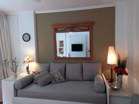Successful Airbnb property: LEBLON 1 ROOM NEXT TO THE BEACH #189.LB in Leblon