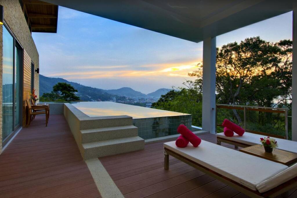 A wonderful infinity pool on some of the rooms decks