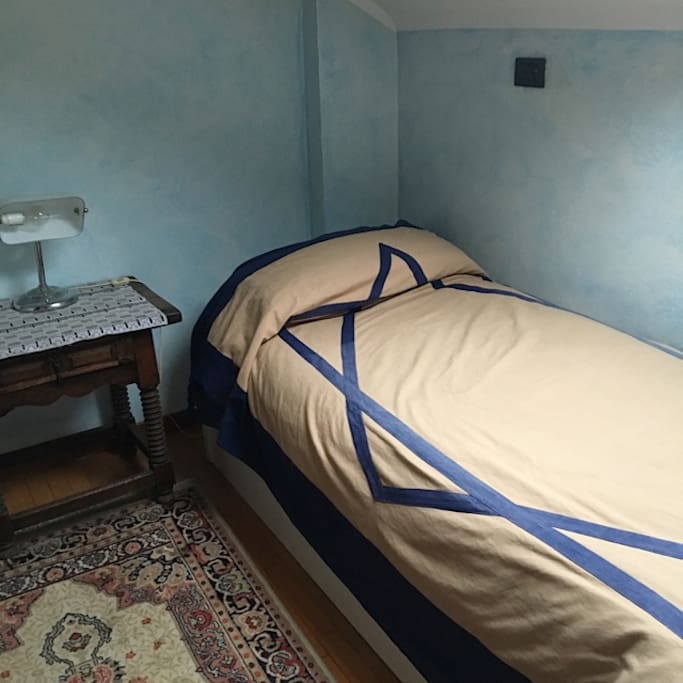 Il letto e il comodino