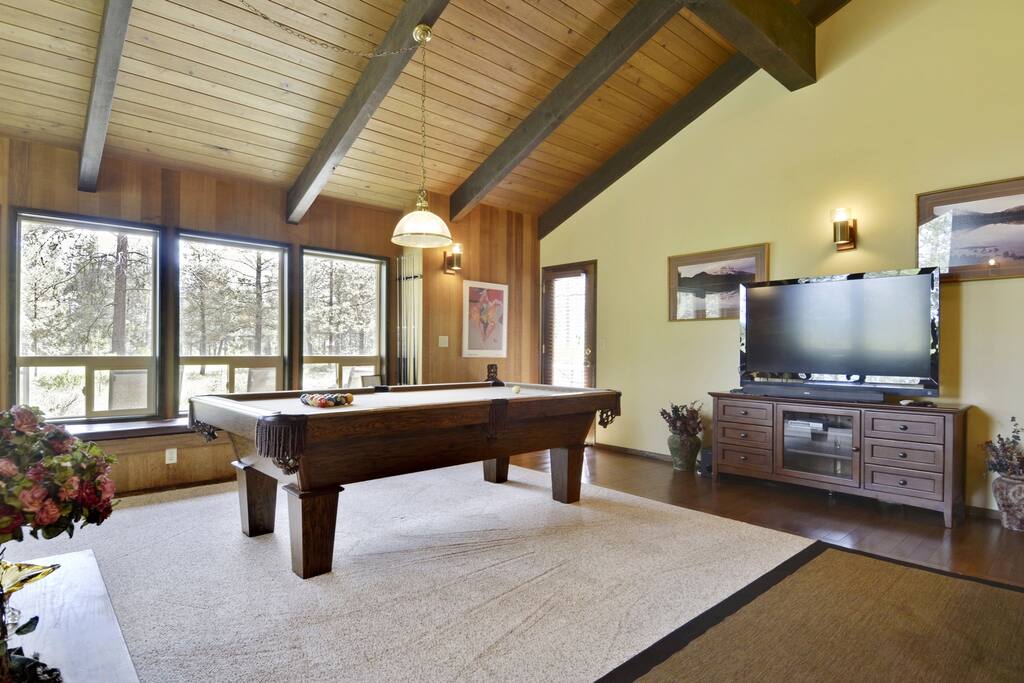 Coffee Table,Furniture,Table,Window,Indoors