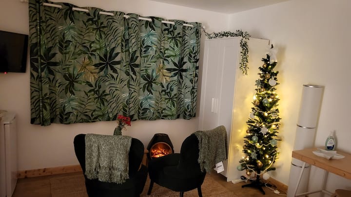 Wisteria Room, Adorable Room Only Apartment. - Hornsea