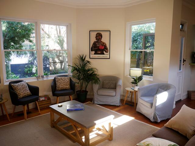 Amazing location Walk to MCG/Swan St/Bridge Rd/CBD gallery image 5