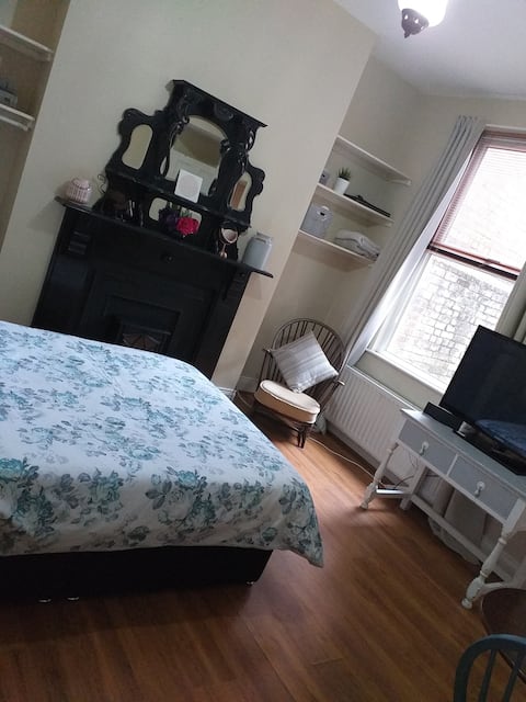 Entire studio close to lively ormeau road