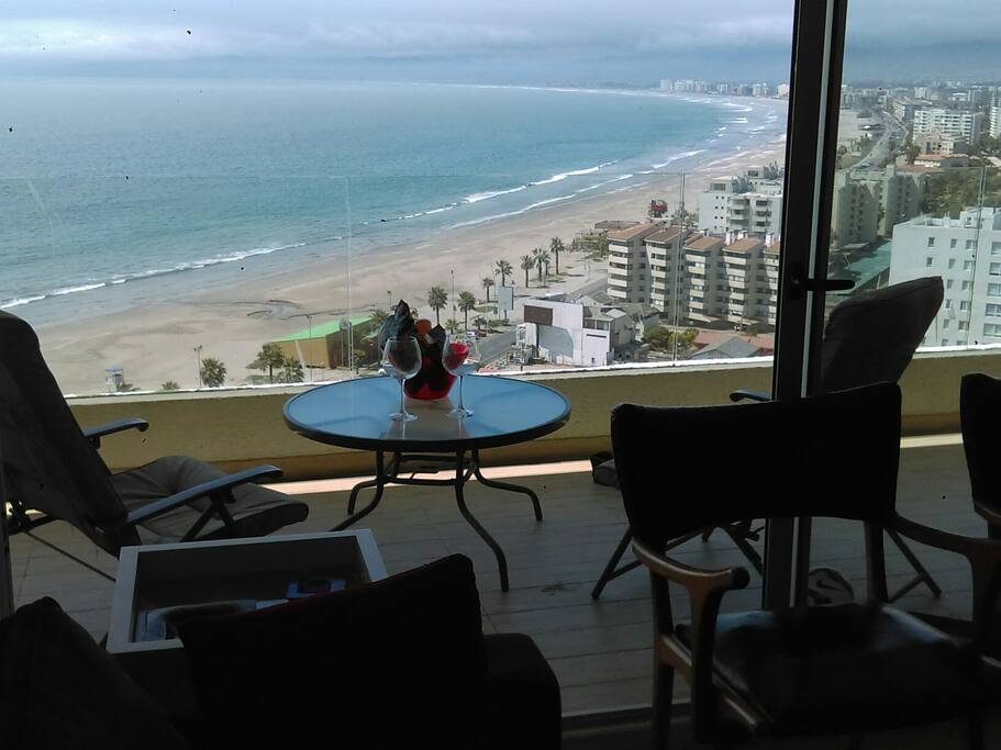 Vista del Salon y Terraza