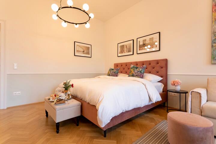 Imperial Suite 3BR w/ AC & Balcony for Fam &Groups gallery image 5