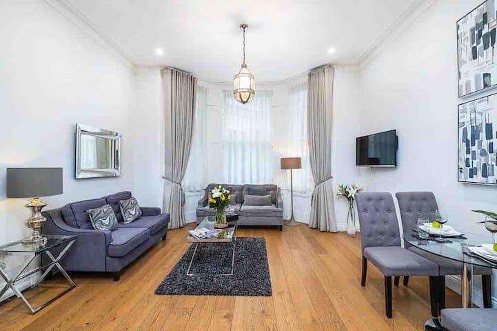 Luxury 2 bedroom in South Kensington & Chelsea.
