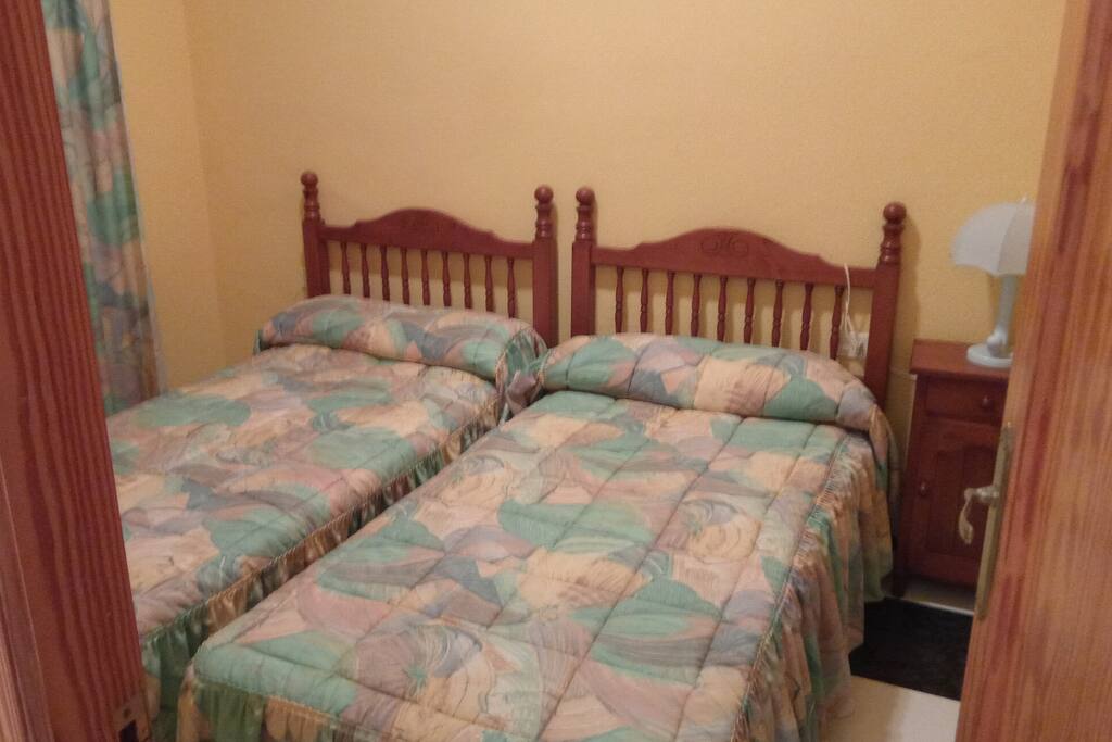 DORMITORIO DOBLE EN LA PRIMERA PLANTA