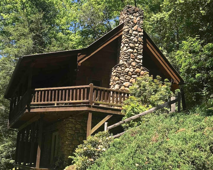 Secluded Riverfront Cabin Getaway*Kayaks, Fire Pit Cabins for Rent in