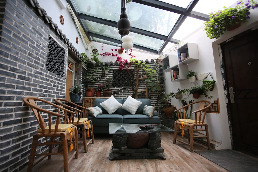 Sitting area with glass roof, natural lights with some Chinese decorations. There are very comfort Sofa with 55 inch TV, international channel provided, during the night may not stable between 6:00pm - 10:00pm because it is online TV channel. Free wifi with 200 M high speed.