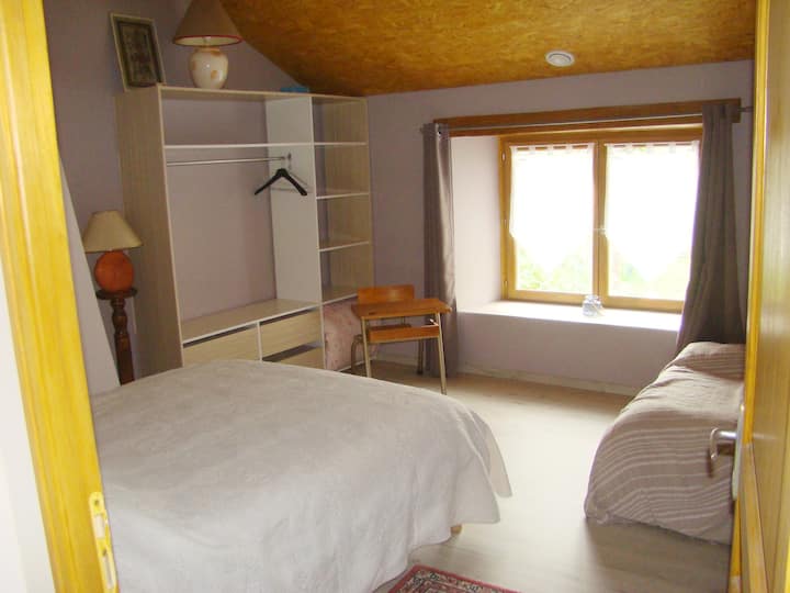 Dormitorio 1 : 1 cama doble (160x200) y un sofá cama (120x190)