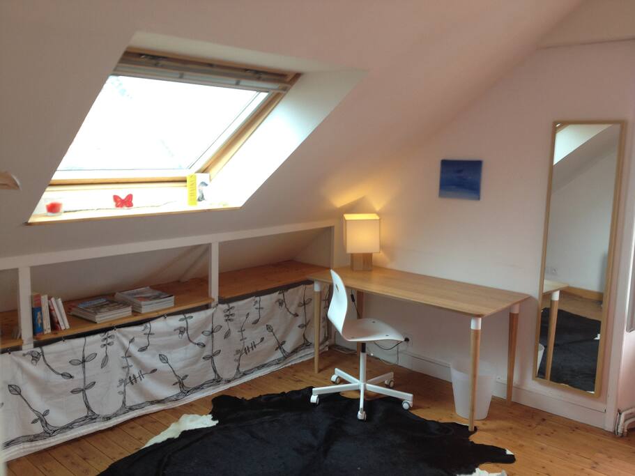 Chambre nid et son bureau