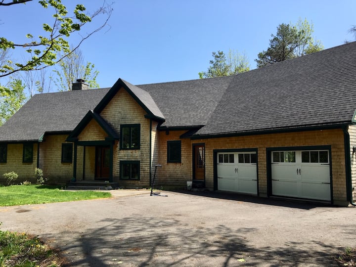 Skan Lakeside Beautiful Home, 3 Miles To Village! - Skaneateles, NY