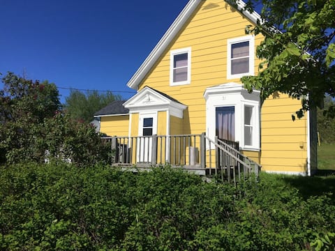 Port Hood Centre! Charming, Spacious 6 Beds 2 Bath