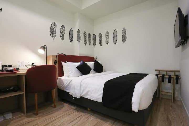 Standard Mood Queen Windowless