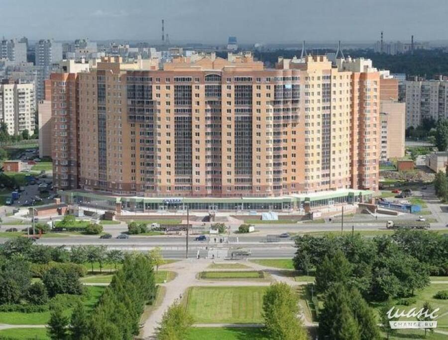 сам дом. вид со стороны парка
