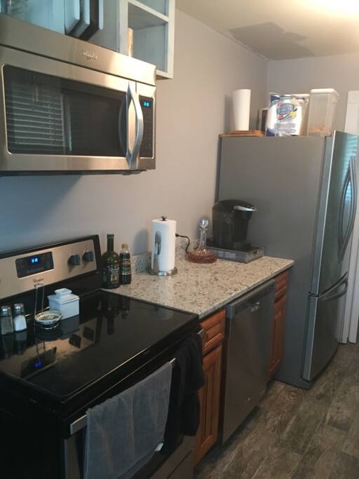 Full kitchen, large refrigerator