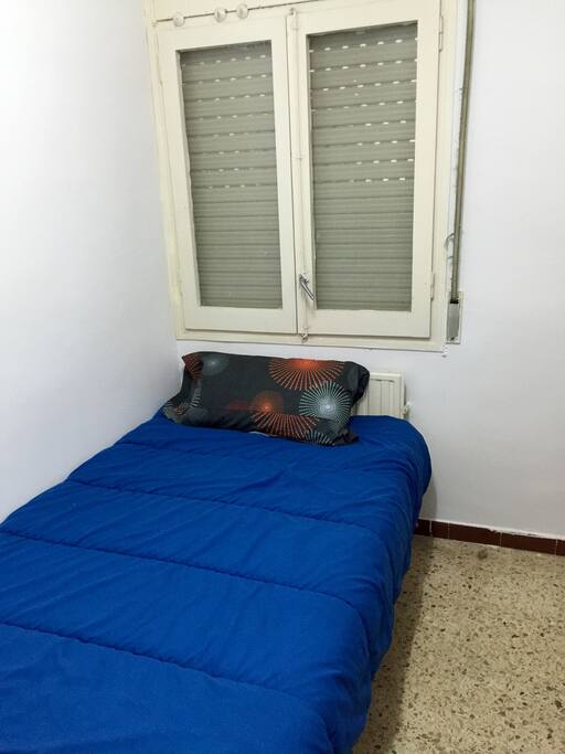 Colchón y almohada viscoelástico muy cómodo!!. Una ventana interior.