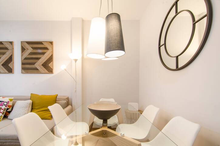 Bright & Spacious 2BD 2BTH – City Center gallery image 5