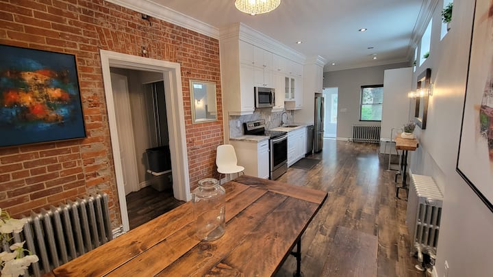 Family Friendly Century Home - 3 Bedrooms, 2 Baths - Toronto, ON