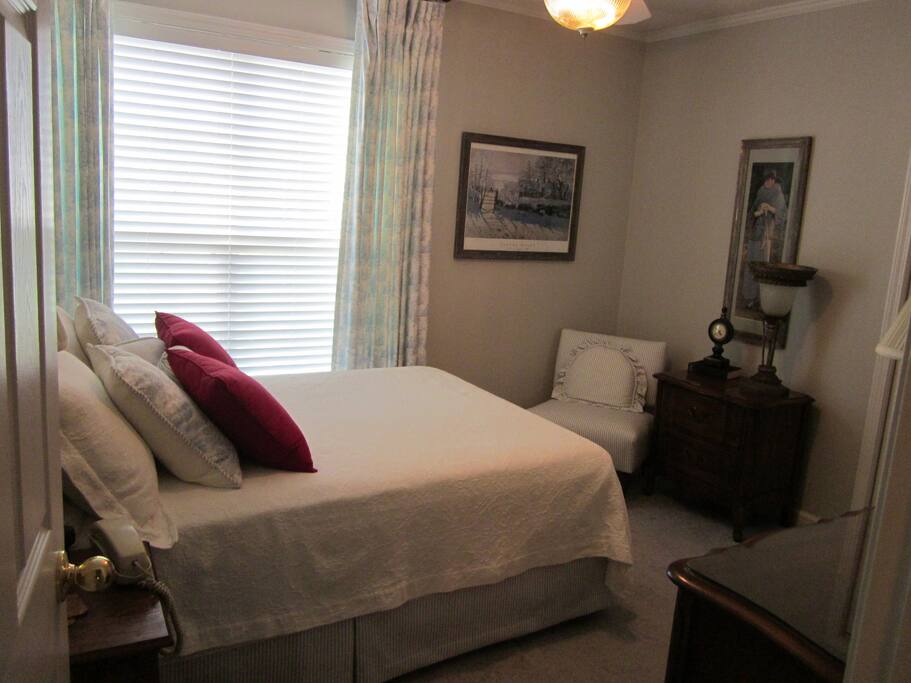 Guest bedroom