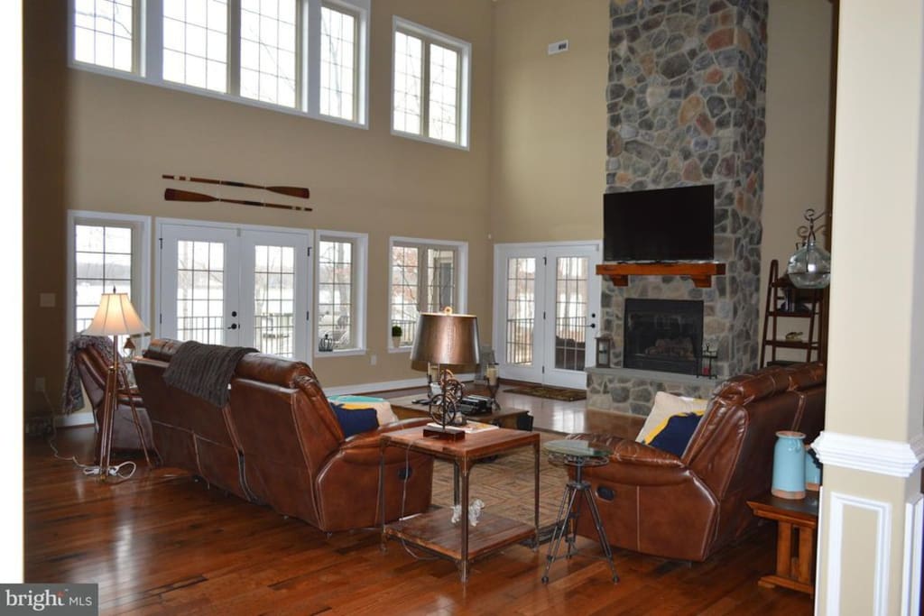 Open living spaces with awesome lake views!
