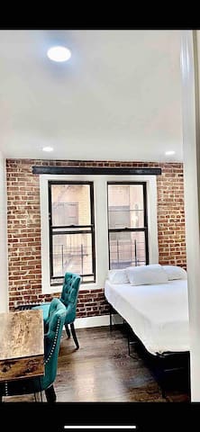 Modern Manhattan Apt 2bd. Laundry inside