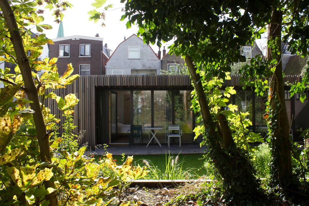 studio Punt vanuit het groen