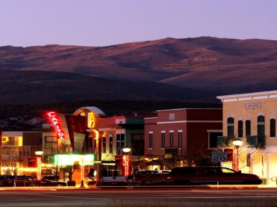 Eagle Ranch Village lies about 20 minutes from Avon (Beaver Creek), and 30 minutes to Vail Resort.