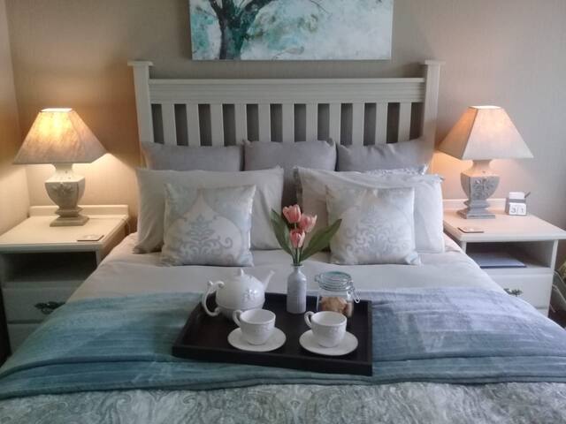 Charming room near airport/Barbet's Nest 2