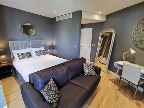 Kings Wharf Quay29-Deluxe Studio-3 Pools-Gym