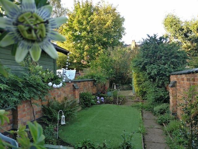 Cosy double room #SweetEarlsdon
