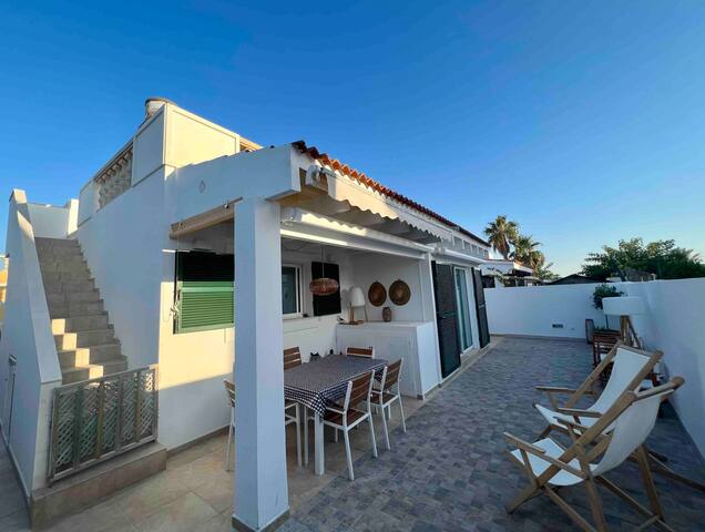 Casa con terraza privada y piscina comunitaria